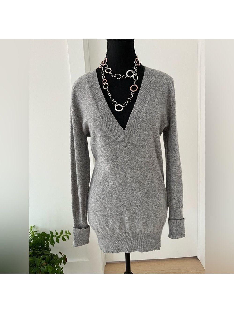 AUTUMN CASHMERE Deep V Neck Pullover Fine Knit Sweater Bodycon Luxury Minimalist